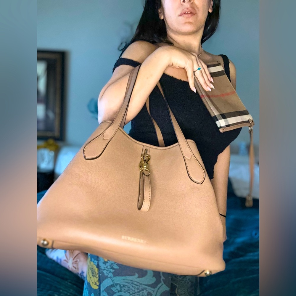 Burberry
Honeybrook Tote Leather Medium